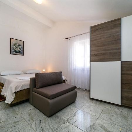 Marie I Nikola Apartment Krk Town Bagian luar foto