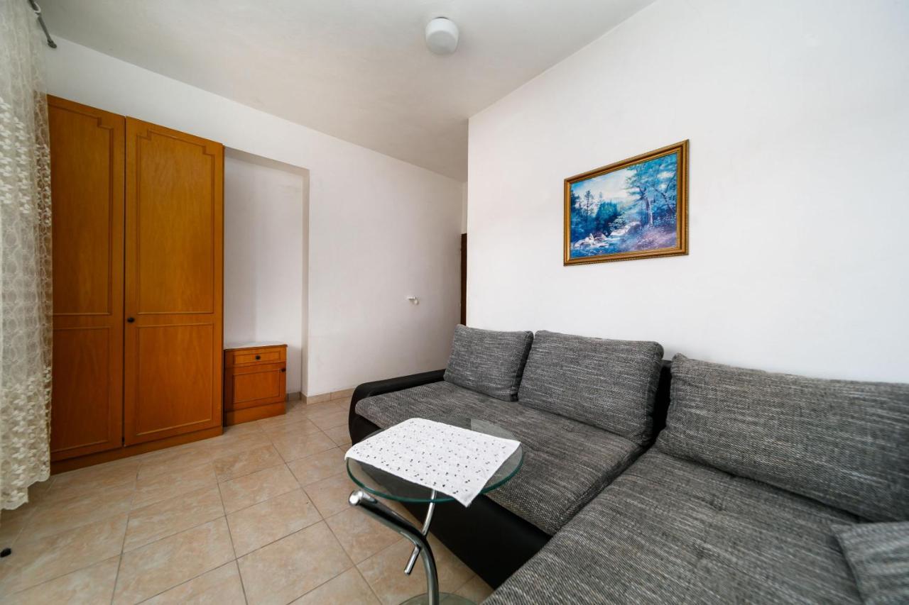 Marie I Nikola Apartment Krk Town Bagian luar foto