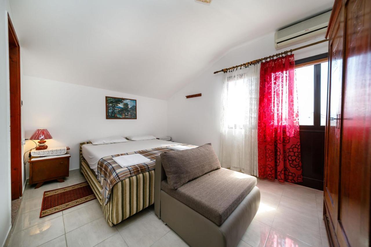 Marie I Nikola Apartment Krk Town Bagian luar foto