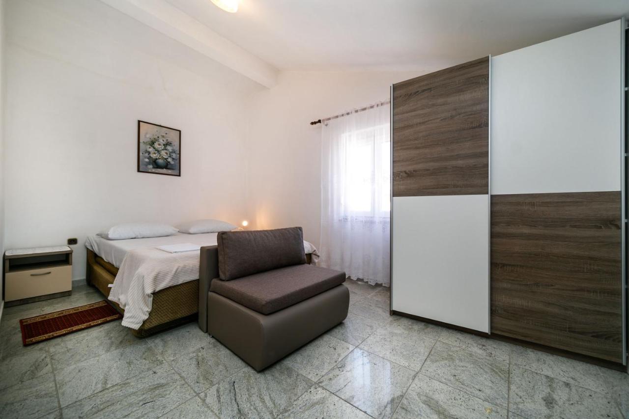 Marie I Nikola Apartment Krk Town Bagian luar foto