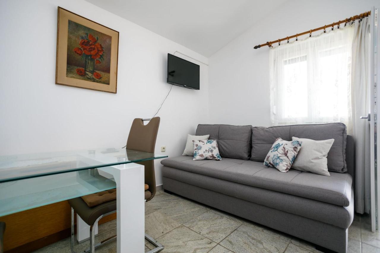 Marie I Nikola Apartment Krk Town Bagian luar foto