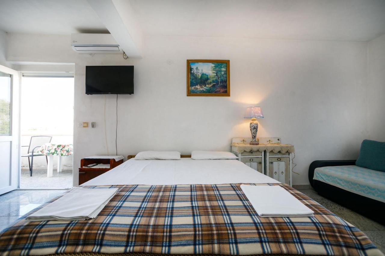 Marie I Nikola Apartment Krk Town Bagian luar foto