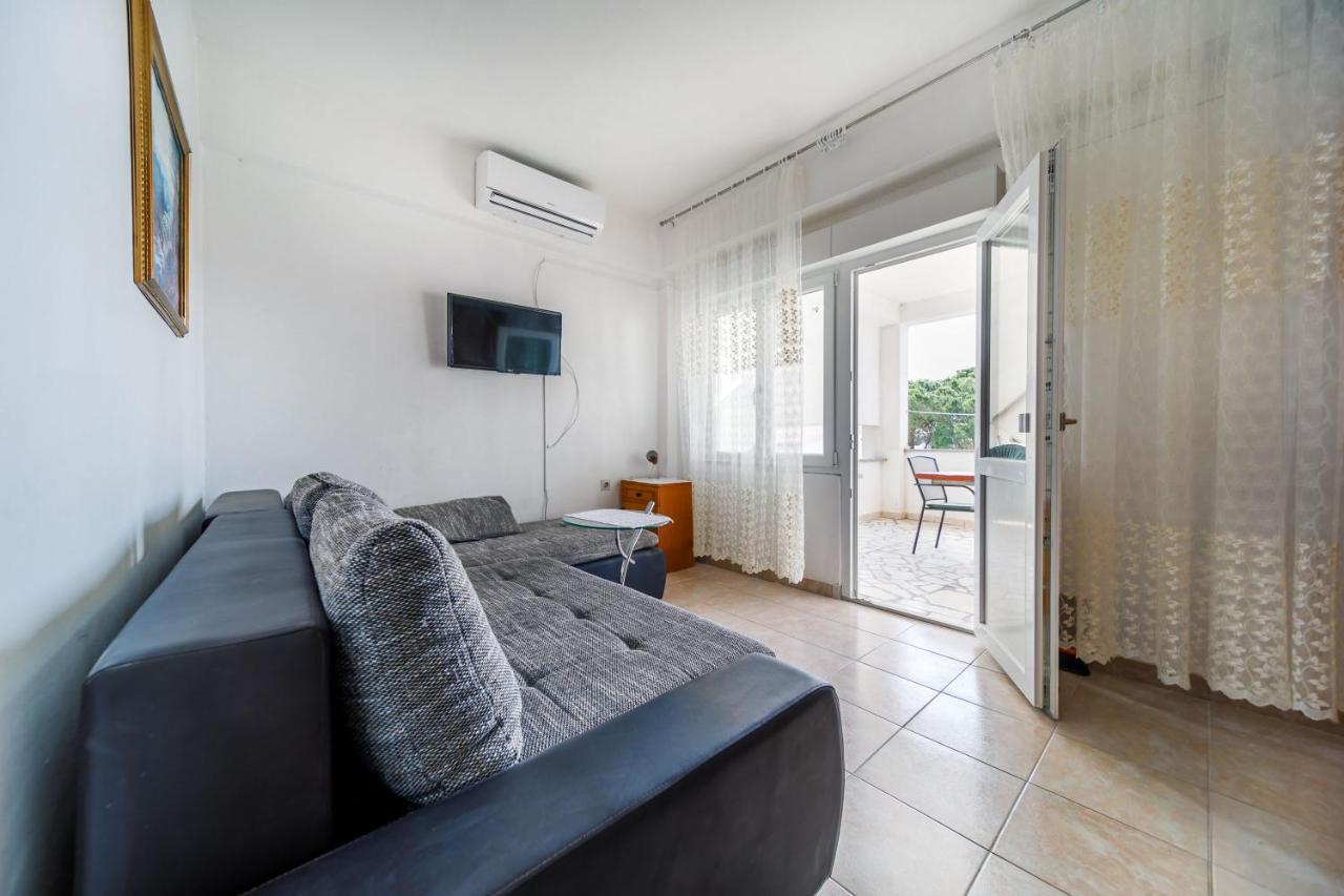 Marie I Nikola Apartment Krk Town Bagian luar foto